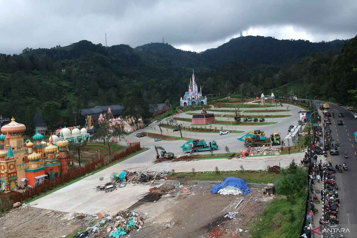Pemkab Bogor lega tempat wisata Hibisc Fantasy Puncak dibongkar 