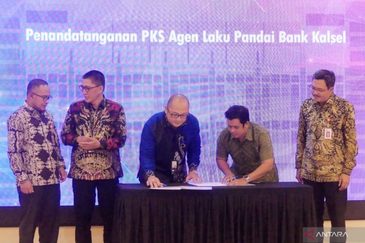 Bank Kalsel tandatangani kerja sama dengan agen laku pandai