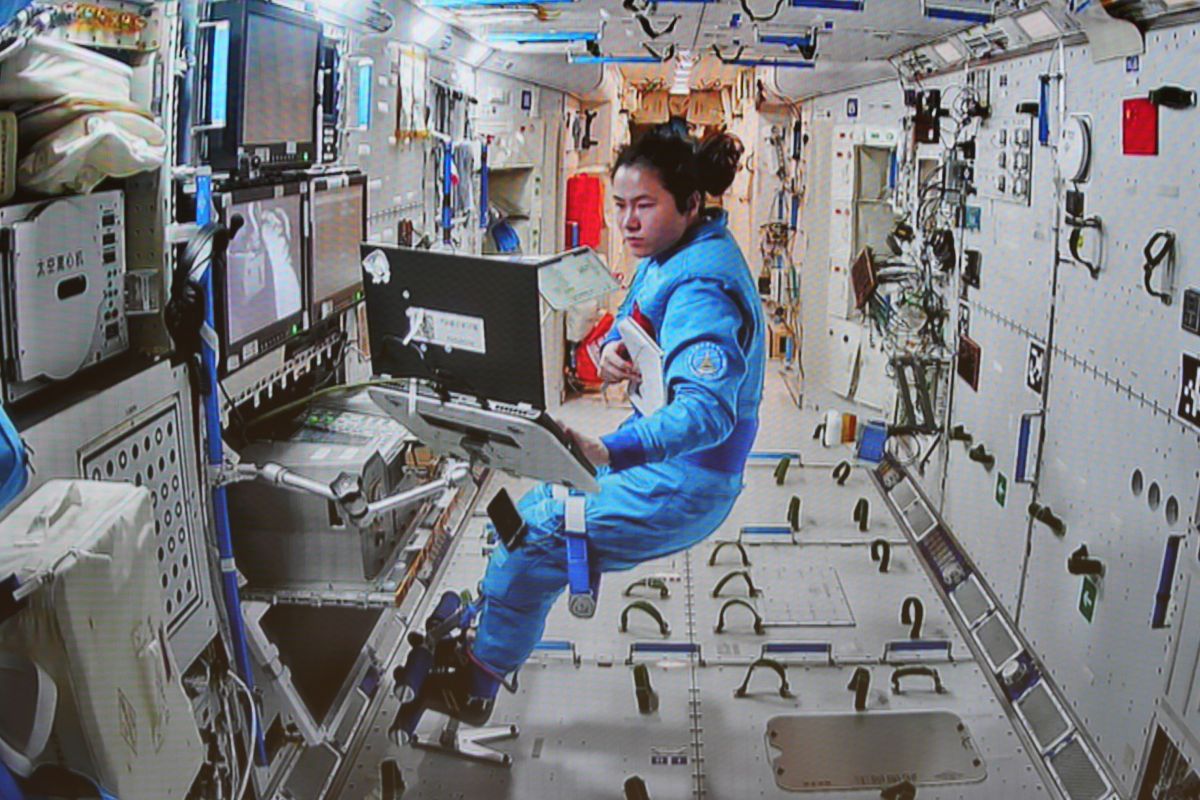 Peringati Hari perempuan Internasional, astronaut wanita China kirim salam dari luar angkasa