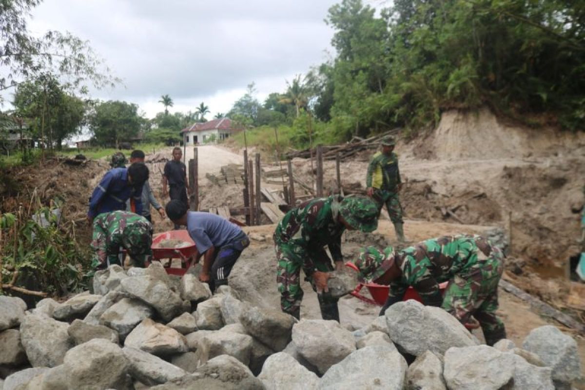 Perjuangan Satgas TMMD Ke 123 Kodim 0907/Trk Wujudkan Jembatan Penghubung untuk Masyarakat