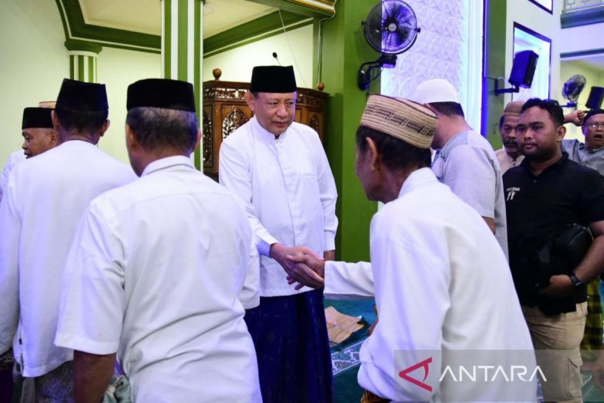 Gubernur Gusnar ajak masyarakat implementasikan nilai disiplin ramadan
