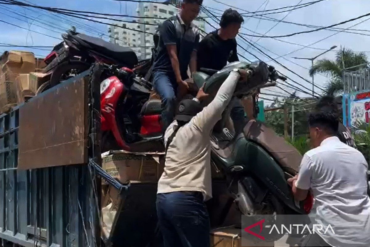 Polisi tangkap sopir truk yang angkut belasan motor curian