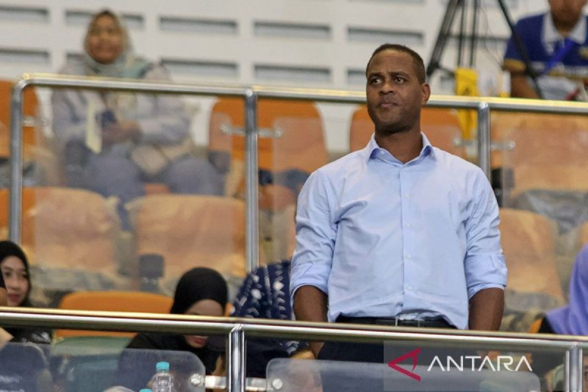 Patrick Kluivert tak sabar pimpin latihan perdana timnas Indonesia