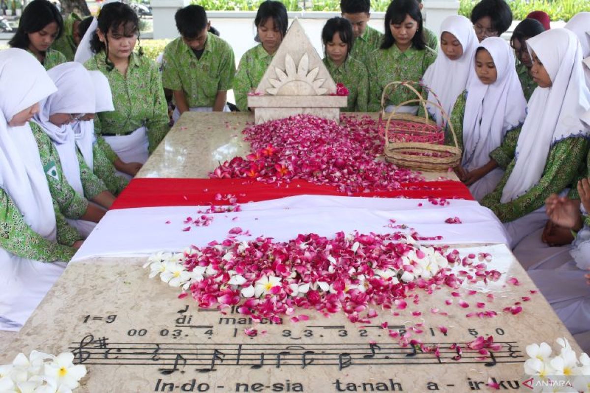 W.R. Supratman: Pahlawan mewangi