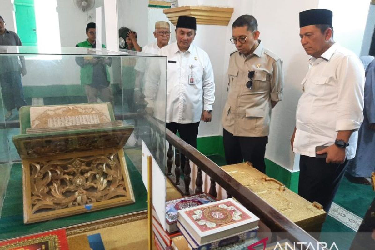 Fadli Zon tapak tilas sejarah dan budaya di Pulau Penyengat