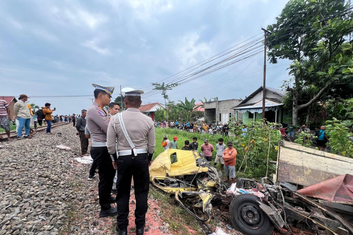 Sejumlah kereta api terdampak imbas laka KA dan truk di Kediri
