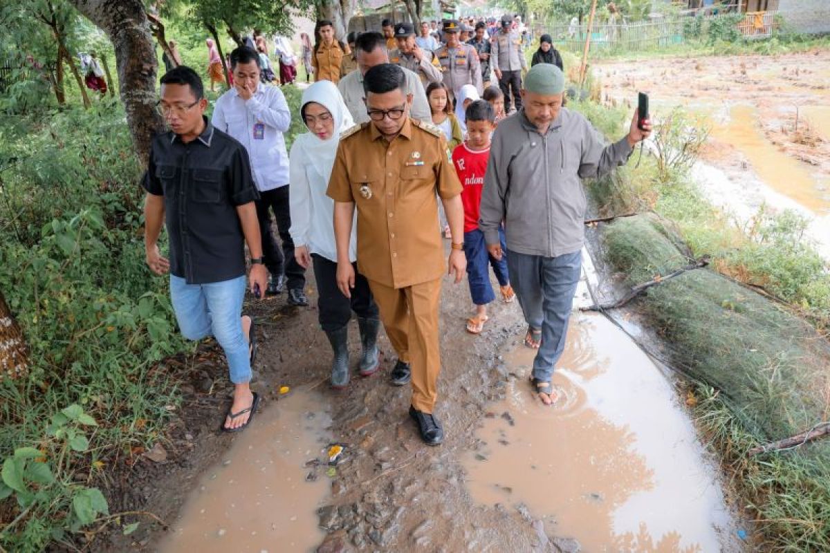 Gubernur Andra Soni ajak Pemkab Serang selesaikan jalan rusak di Pontang