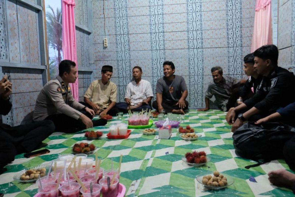 Rajut Kebersamaan Melalui Buka Puasa Bersama Personel Bidhumas Polda Kaltara dengan Tokoh Masyarakat Desa Tanjung Buka