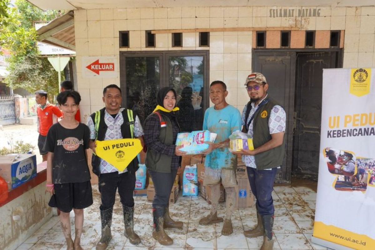 UI Peduli Kebencanaan bantu korban banjir di Bekasi dan Depok