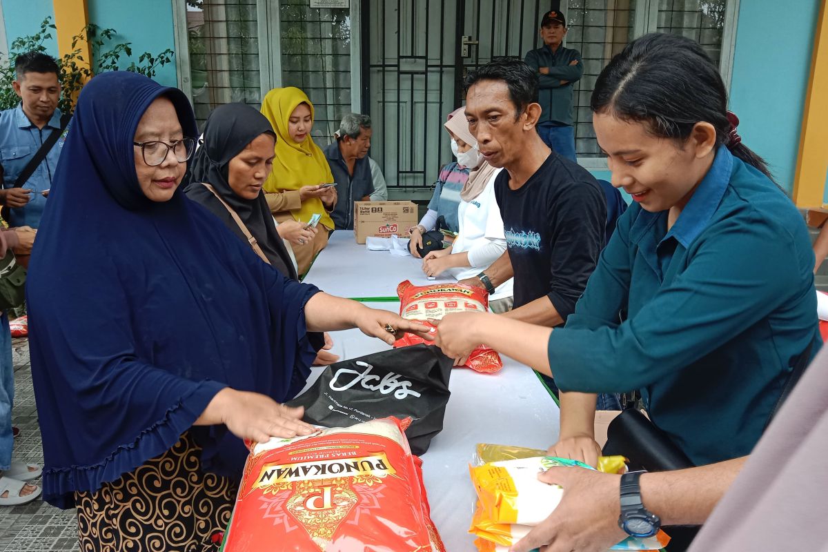 Warga Pontianak terbantu dengan hadirnya operasi pasar