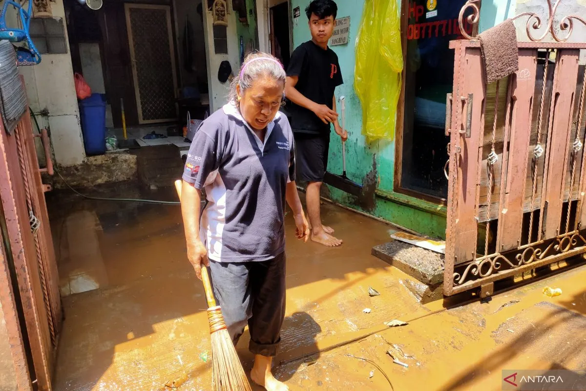 Pakar tak sarankan warga pakai kasur yang sudah terendam banjir