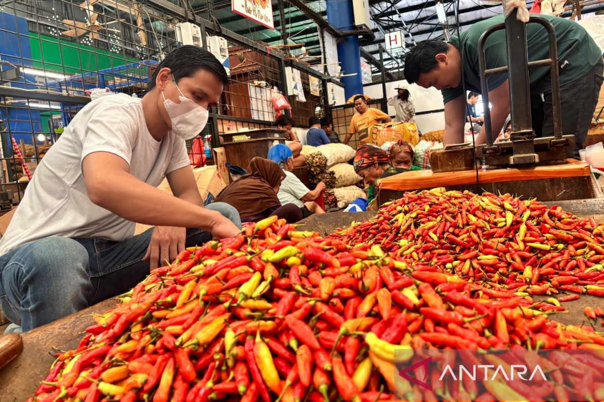 Pramono pastikan harga dan stok bahan pangan di Jakarta terkendali