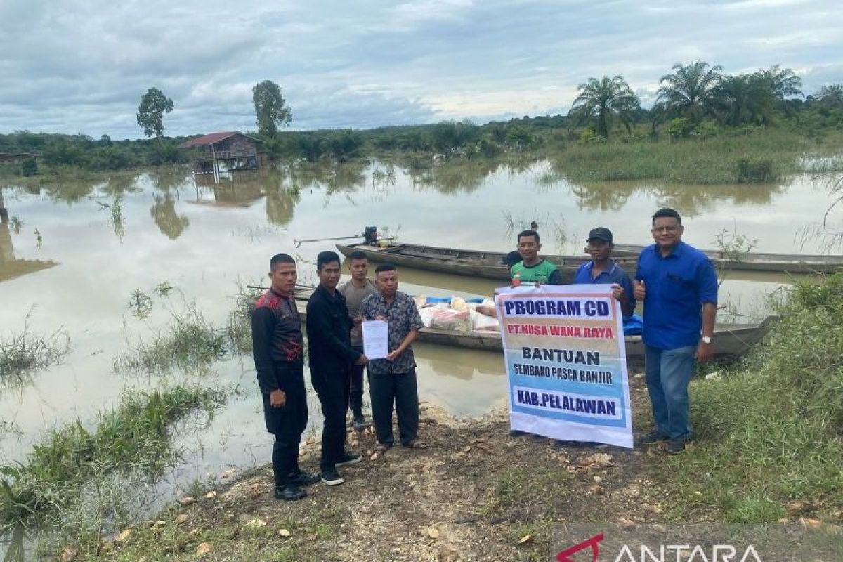 PT NWR salurkan bantuan sembako korban banjir di Kampar Kiri