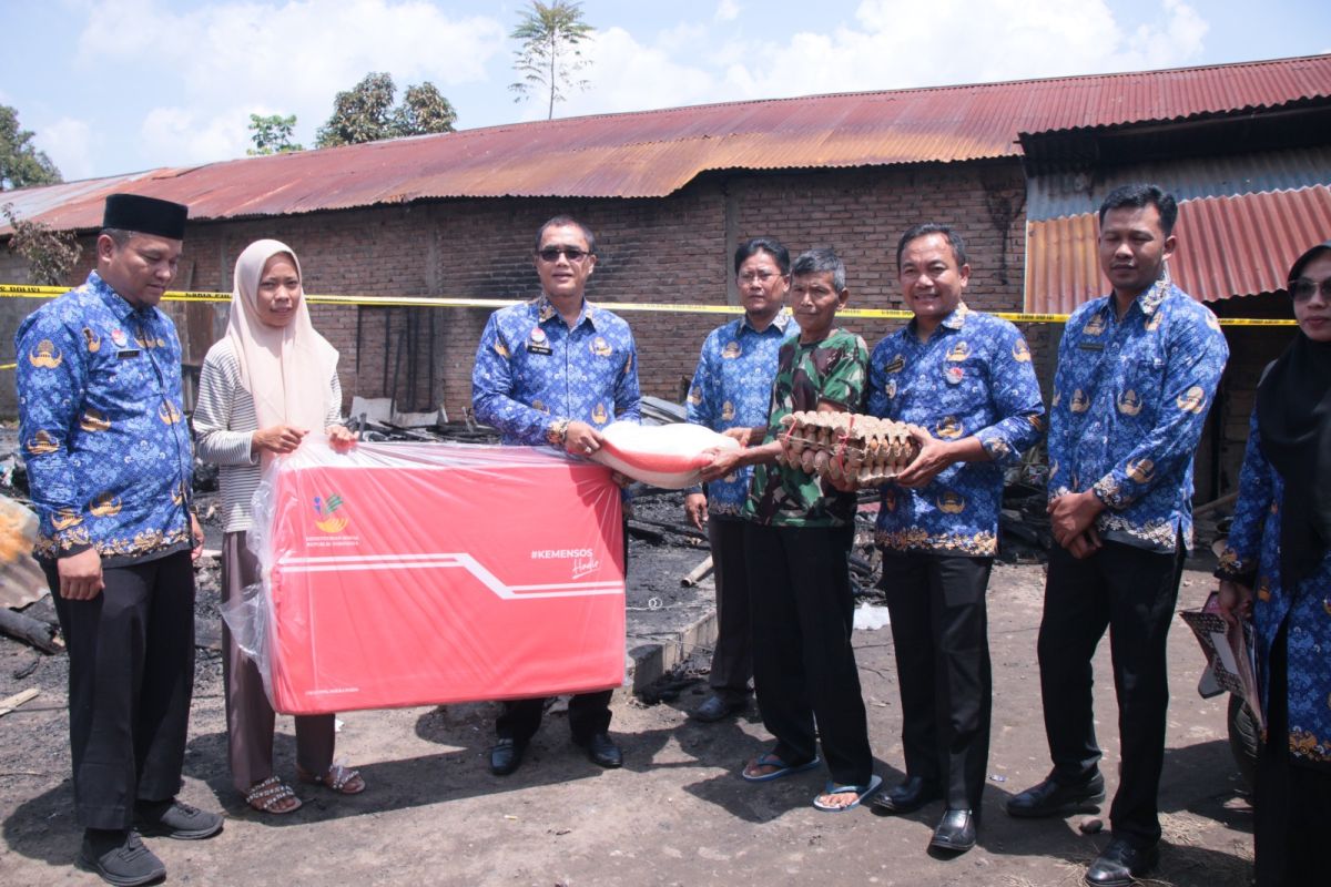 Pemko Payakumbuh serahkan bantuan untuk korban kebakaran