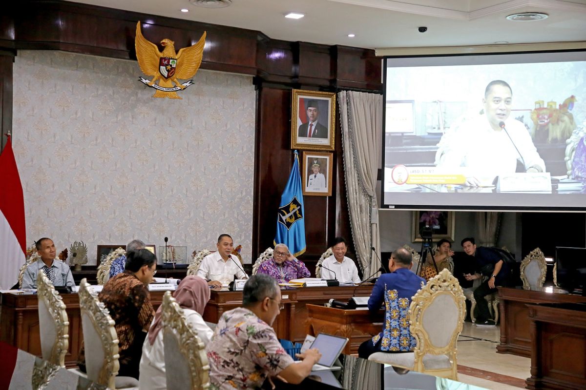 Pemkot Surabaya siapkan layanan tanpa turun tingkatkan investasi