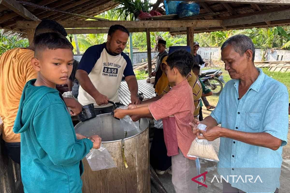 Pengurus Masjid di Aceh Timur bagikan 'kanji rumbi' gratis setiap hari