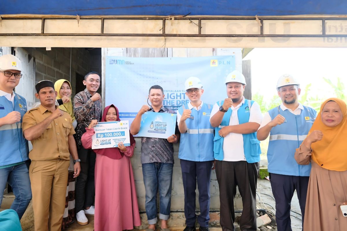 PLN hadirkan listrik bagi ribuan keluarga prasejahtera di bulan Ramadhan melalui Program Light Up The Dream