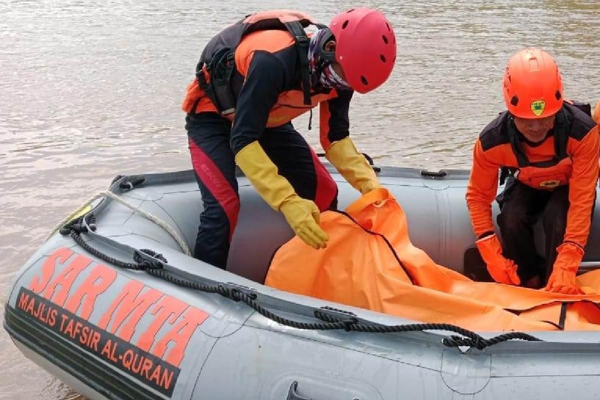 Tim SAR temukan warga yang ceburkan diri ke sungai di Kediri