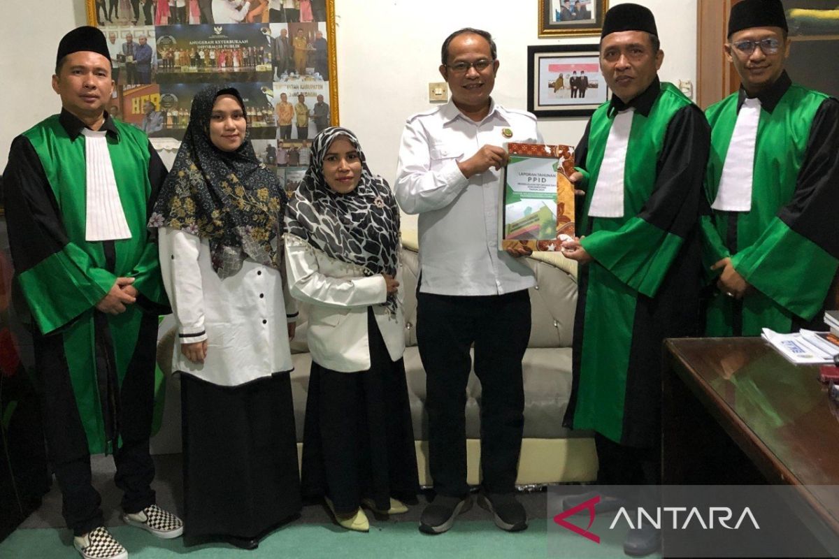 PPID Kanwil Kemenag Sumut serahkan laporan tahunan ke Komisi Informasi