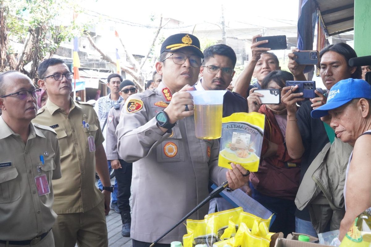 Polres Jakut temukan pengemas Minyakkita di bawah satu liter