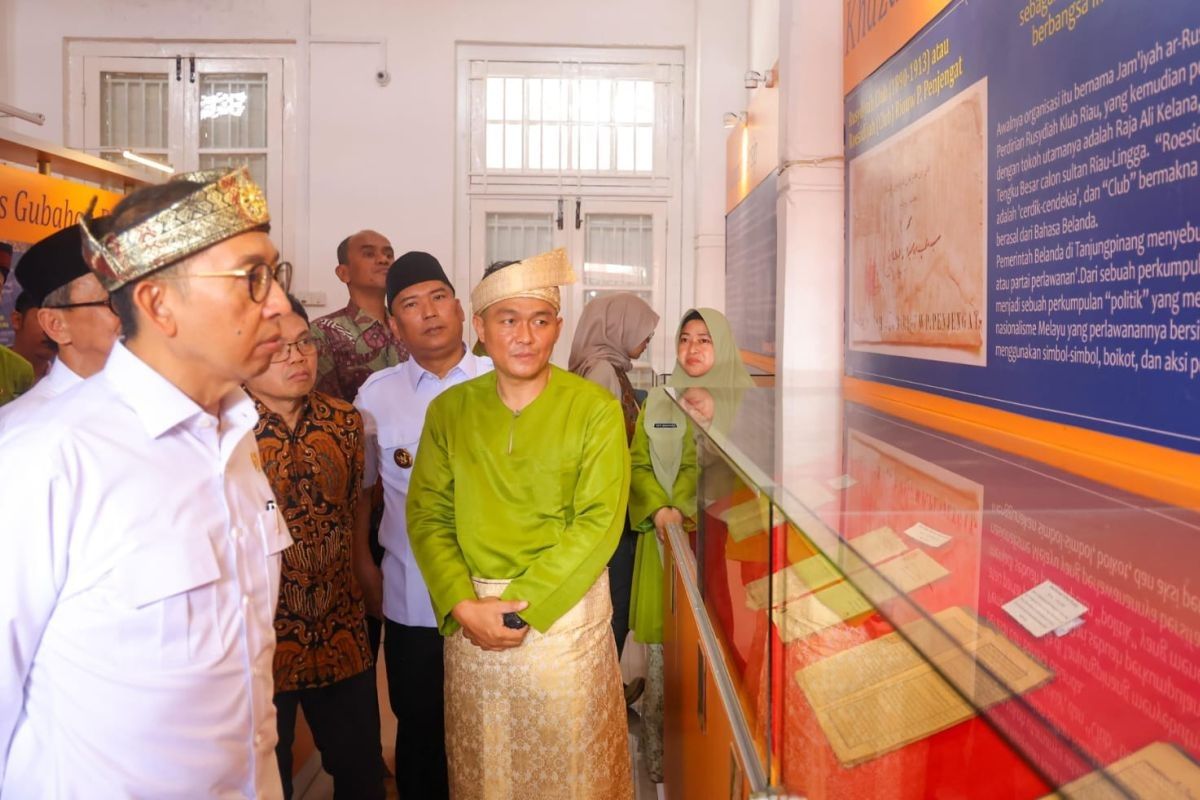 Menbud Fadli Zon kunjungi Museum Sultan Sulaiman Badrul Alamsyah di Kepri