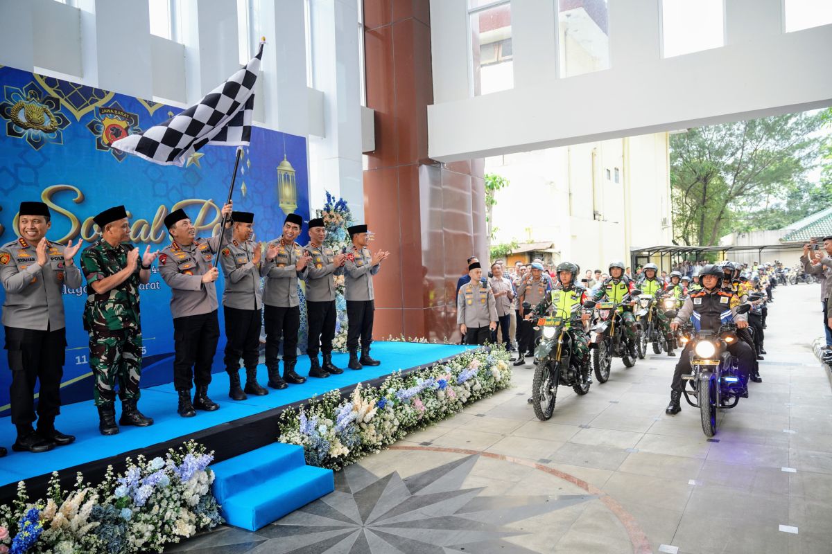 Kapolri beri tali kasih dalam Safari Ramadhan di Polda Jawa Barat