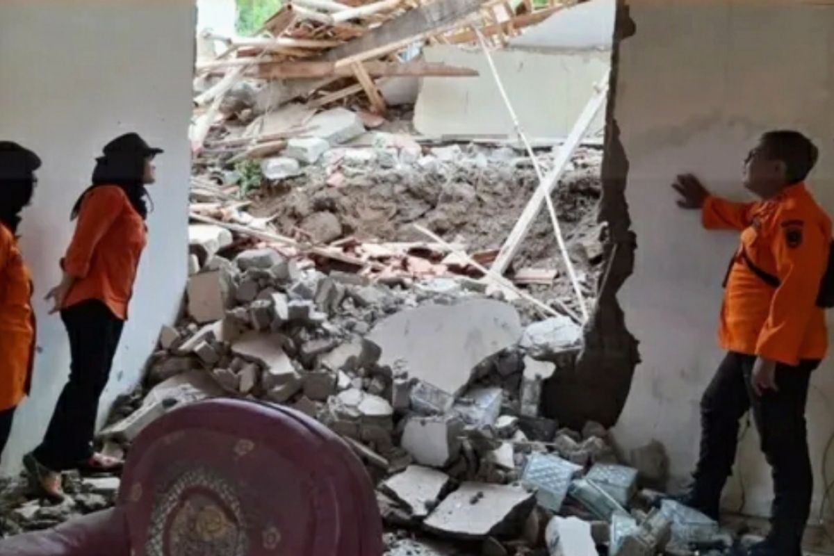 BPBD: Tujuh rumah rusak akibat pergeseran tanah di Purwakarta