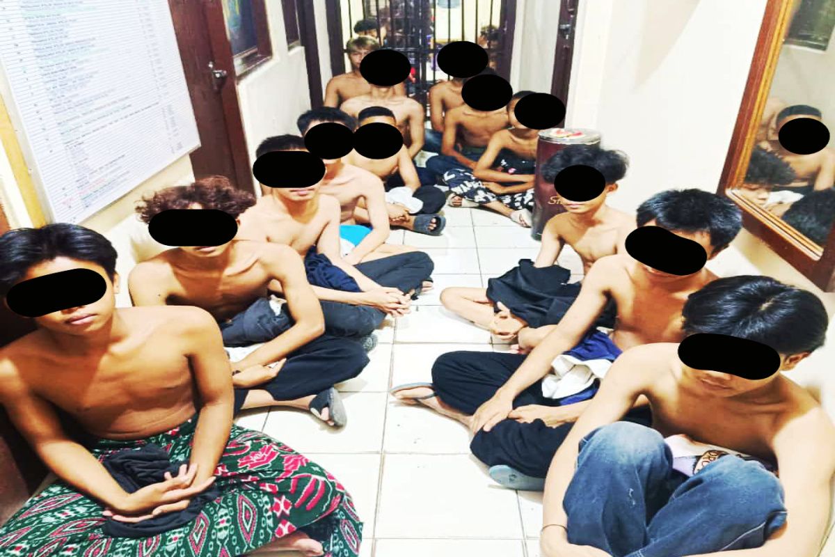 16 remaja diduga 
