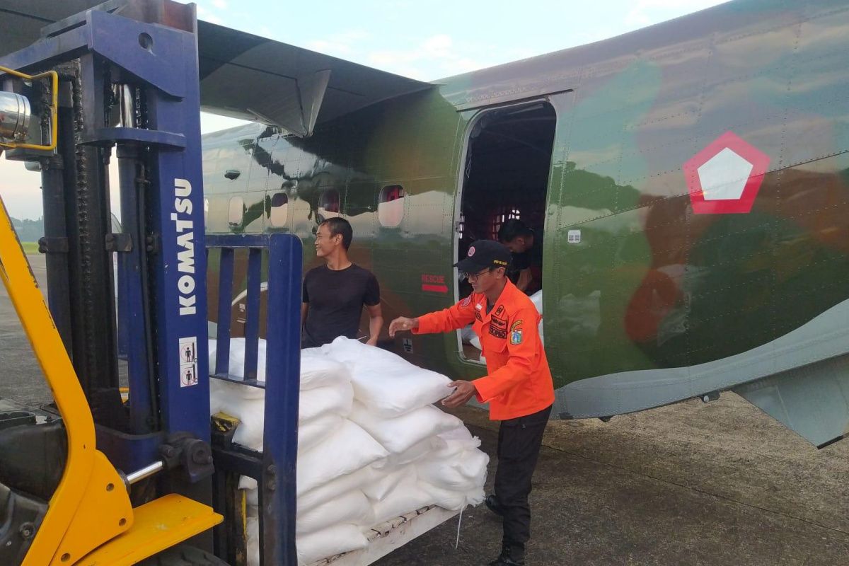 2,4 ton garam disemai pada hari pertama operasi modifikasi cuaca di Jakarta