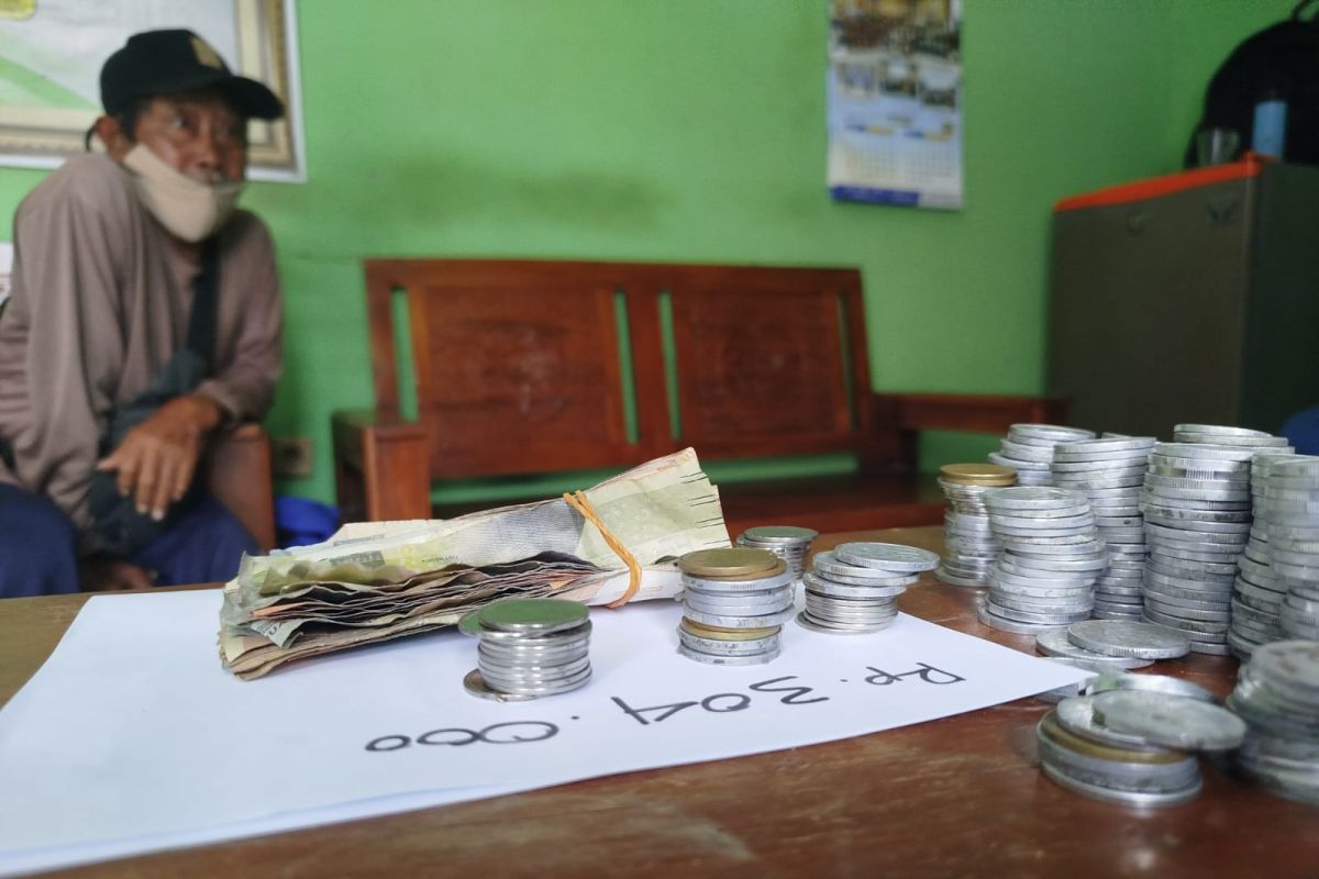 Dinsos Ponorogo razia tiga pengemis luar daerah ganggu pengguna jalan