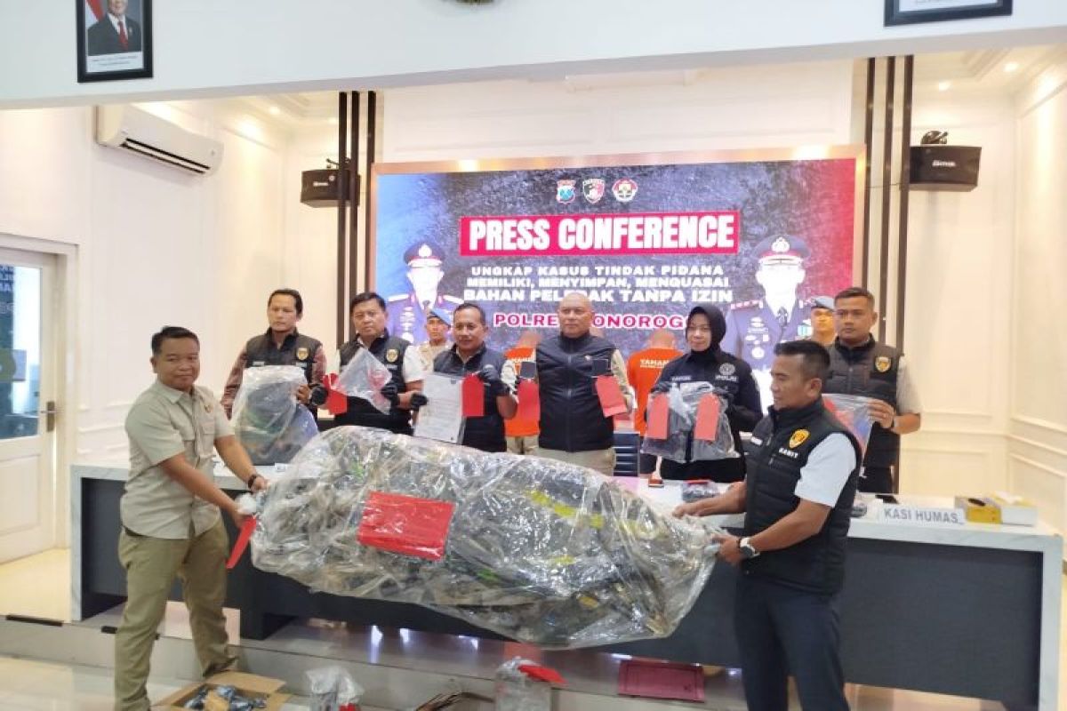 Delapan remaja Ponorogo ditangkap akibat terbangkan balon berpetasan