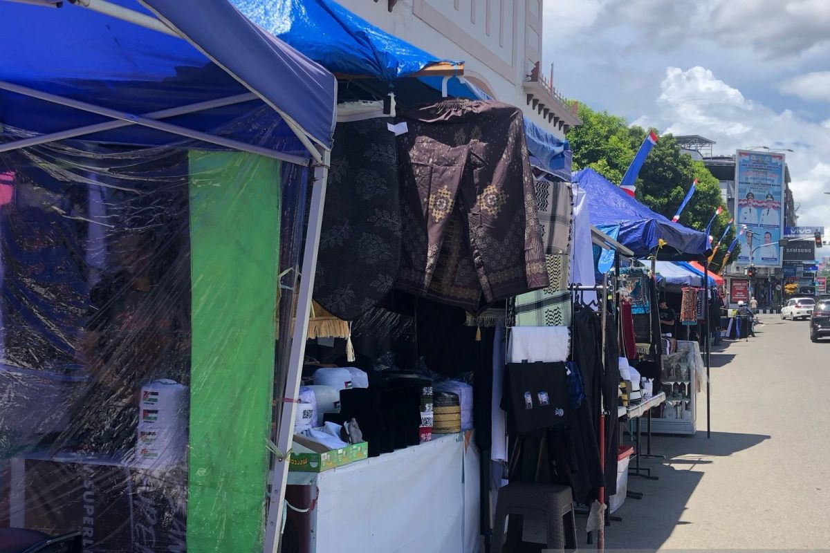 Penjual perlengkapan ibadah  di Ambon untung berlipat saat Ramadhan