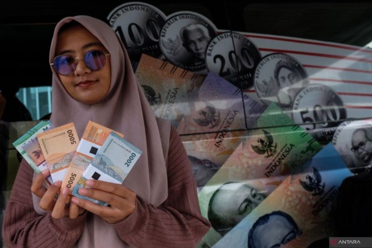 Nilai tukar rupiah melemah seiring guncangan kebijakan proteksionis AS