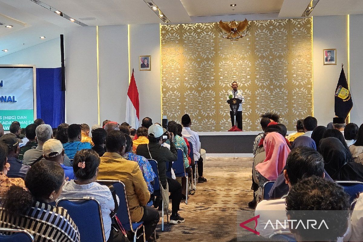 Pj Gubernur sebut pelaksanaan MBG di Papua pada April 2025