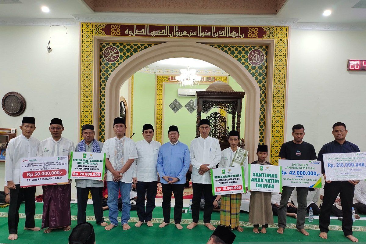 BRK Syariah serahkan Program Kemitraan untuk pembangunan Masjid Nurussalam