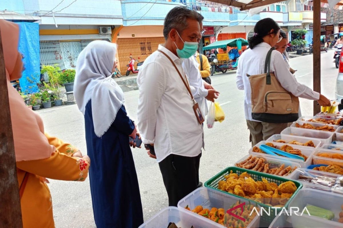 Pastikan aman, Balai BPOM Pekanbaru uji takjil Ramadhan Meranti