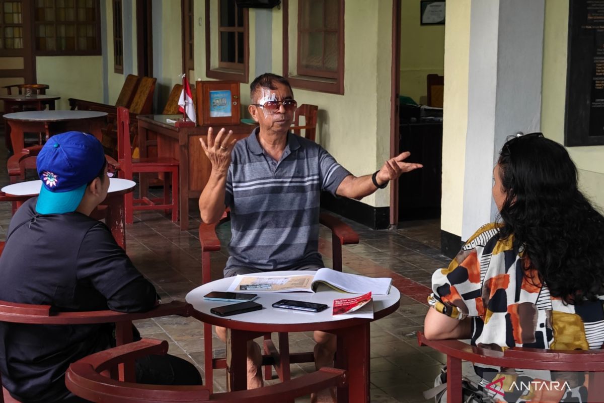 Hanafi, perawat warisan intelektual Sukarno-pastor Belanda di Ende