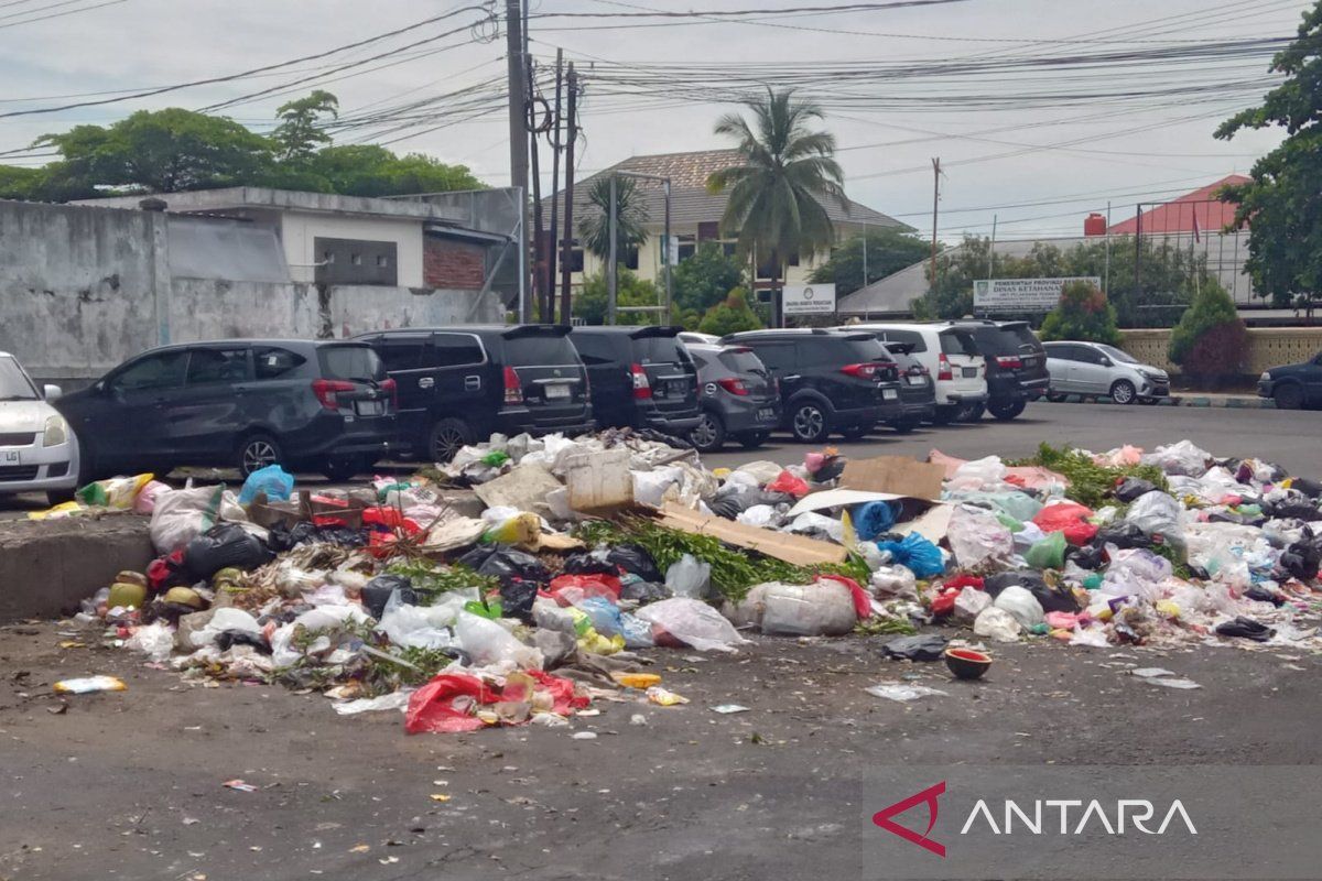 Denda Rp5 juta menanti! Warga Bengkulu dilarang buang sampah sembarangan