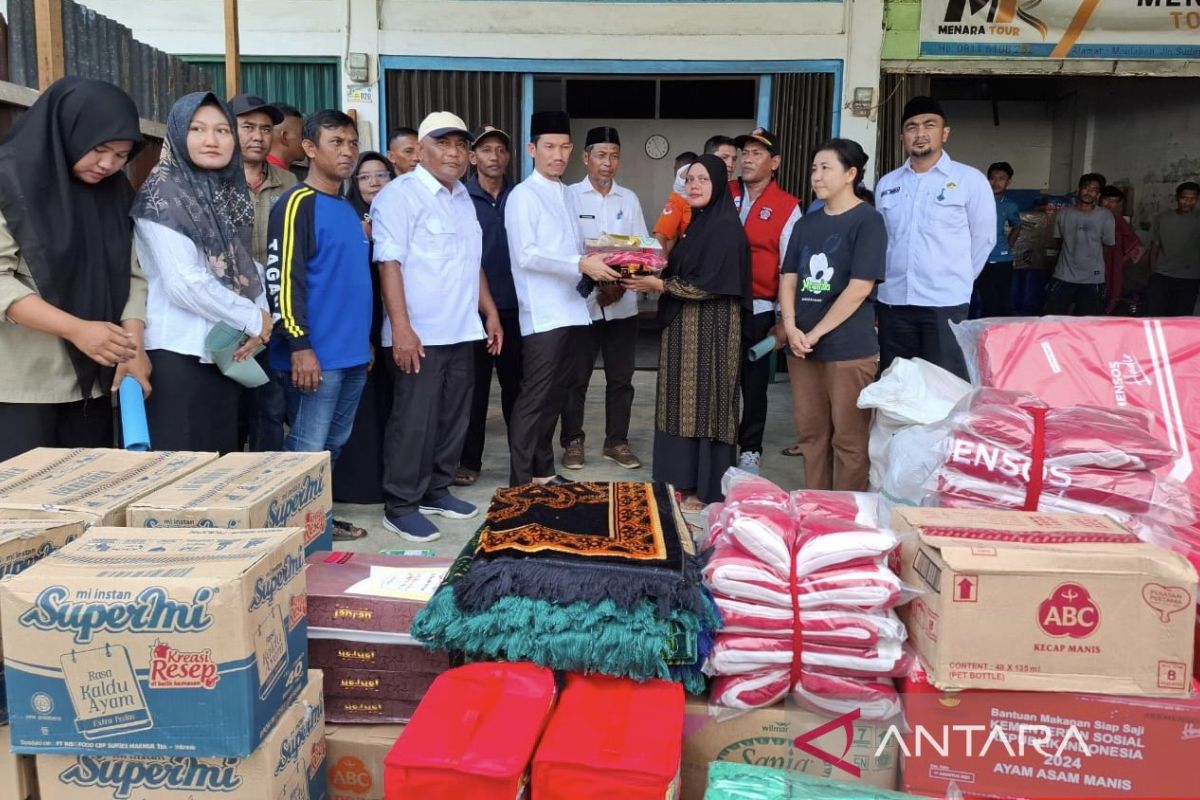 Pemkab Aceh Barat salurkan bansos korban puting beliung