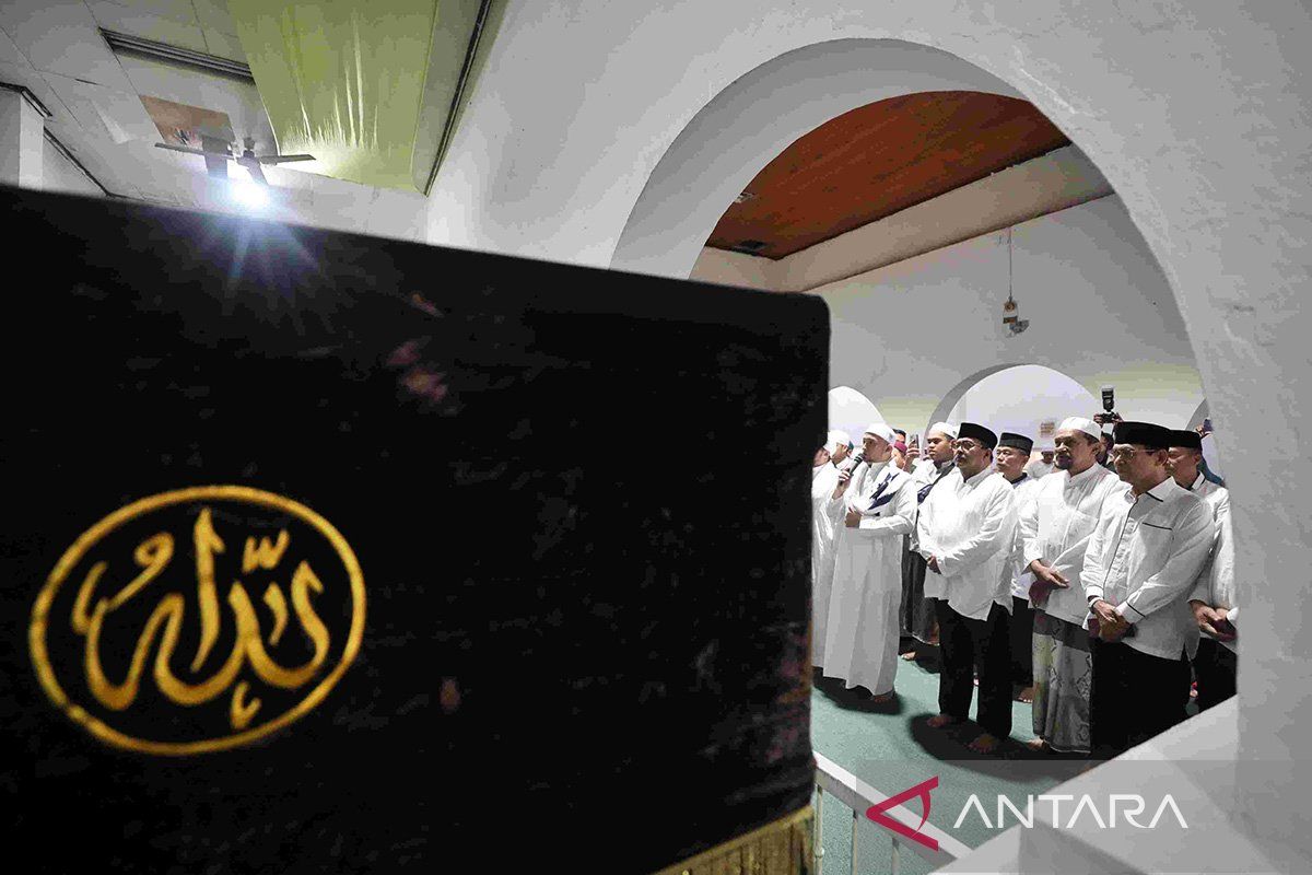 Rano Karno lanjutkan Safari Ramadan ke makam Kramat Kampung Bandan