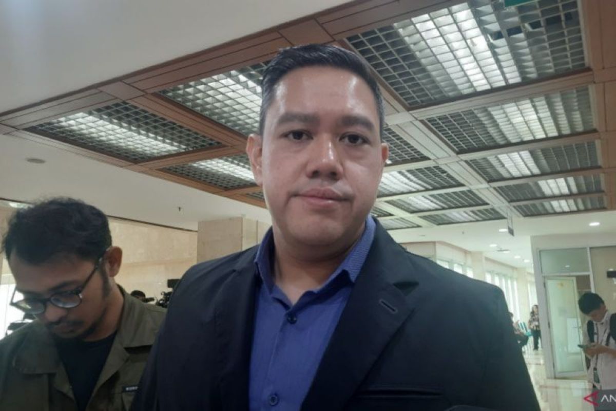 Wakil Ketua Komisi I DPR RI sebut Seskab Teddy tak perlu mundur