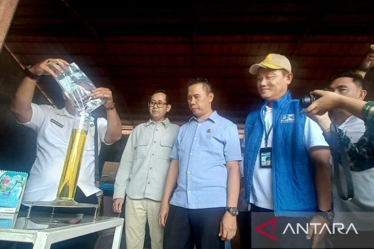 Disperindag Babel mengukur ulang isi kemasan produk Minyakita