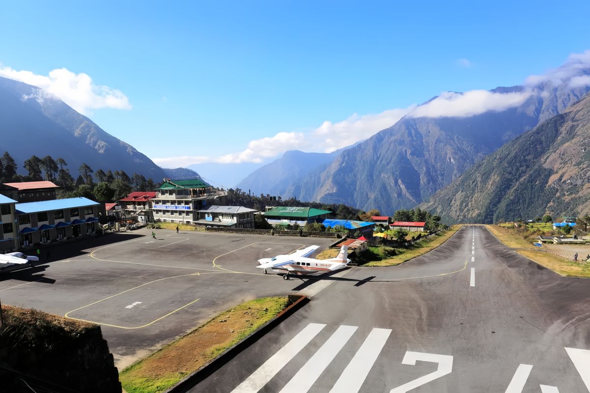 7 bandara terekstrem yang ada di dunia