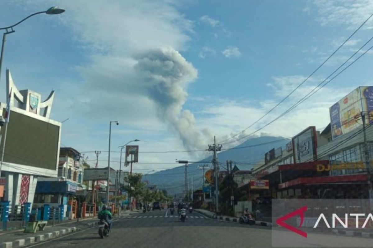 Gunung Marapi di Sumbar kembali alami erupsi dengan durasi 37 detik