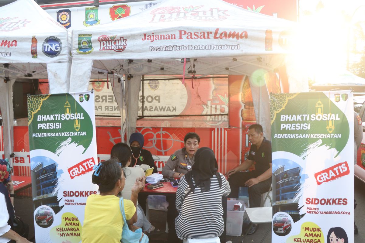 Polres Metro Tangerang gelar pemeriksaan kesehatan gratis di Pasar Lama