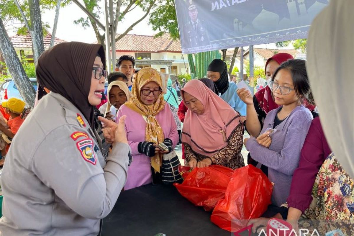 Polres Lampung Selatan gelar pasar murah guna bantu kebutuhan warga