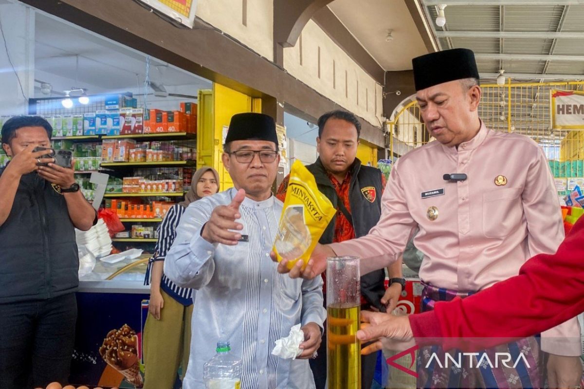 Sidak sejumlah minimarket, Wabup Meranti temukan produk Minyakita kurang takaran