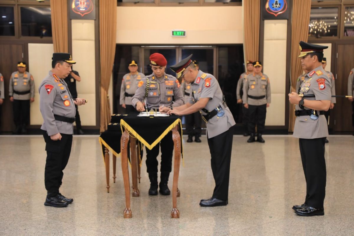 Kapolri memimpin sertijab sejumlah pejabat Polri