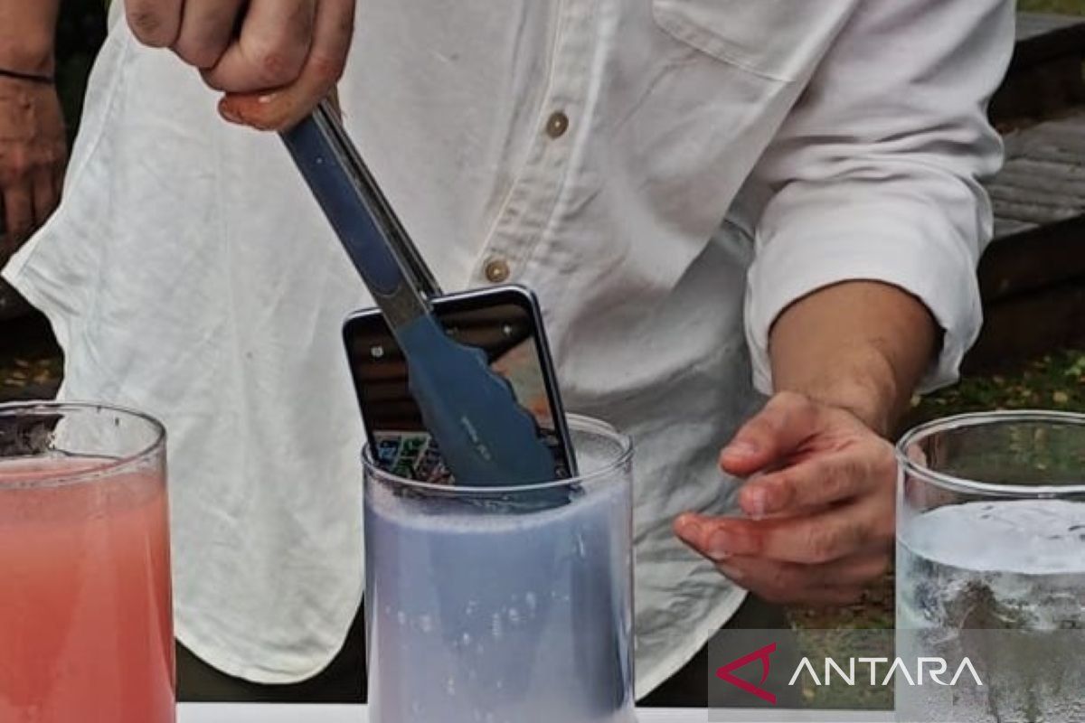 Tips hangatkan makanan sahur hingga uji ketahanan Oppo A5 Pro direbus