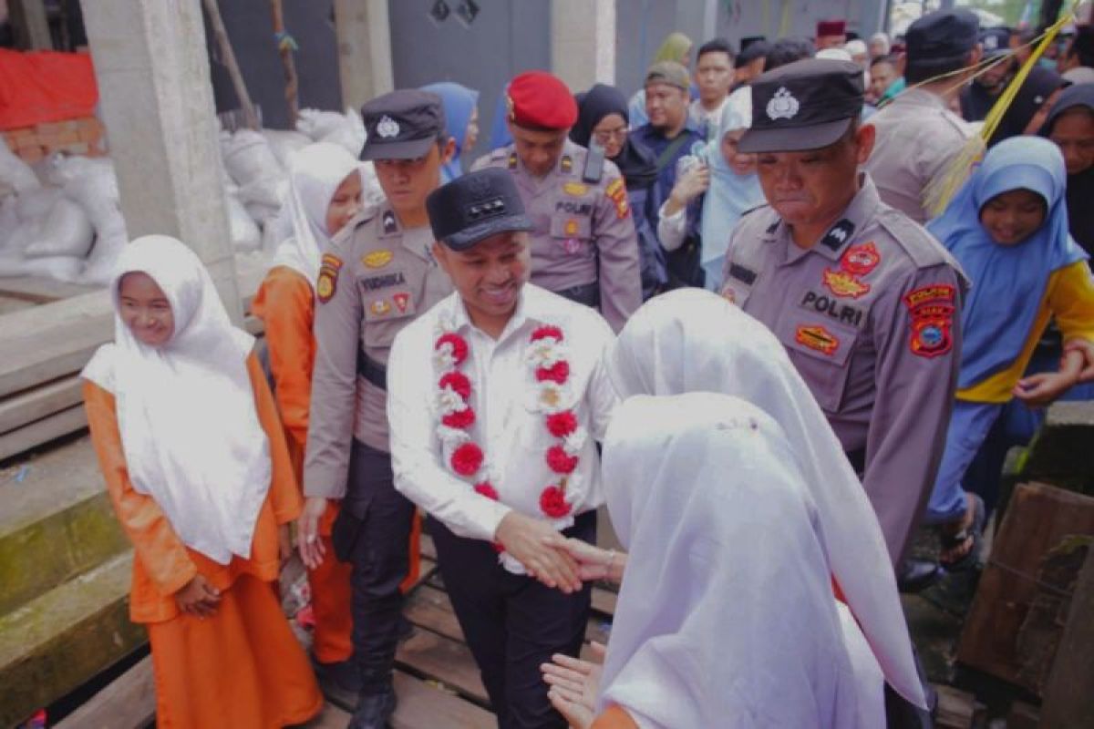 Gubernur Riau serahkan beragam bantuan saat Ramadhan